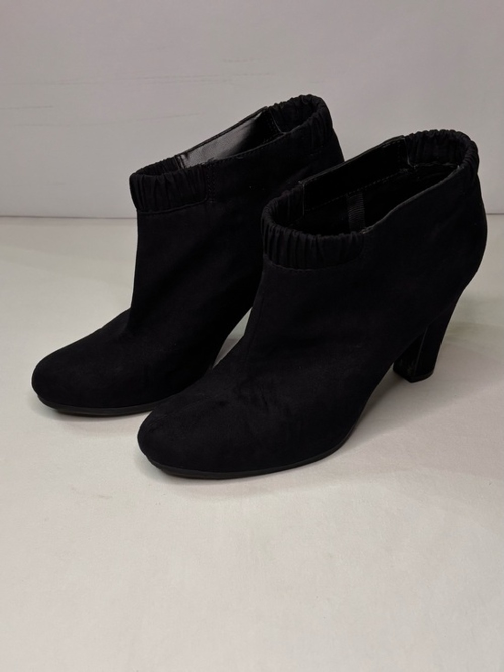 Sam&Libby Black Suede Ankle Heeled Booties Sz 6.5